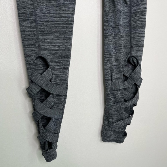 Athleta Women’s Cut‎ Out Leg Space Dye Chaturanga Leggings in Grey Size Medium - Picture 9 of 12